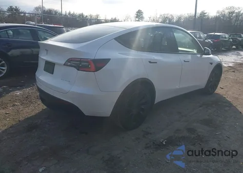 2021 Tesla Model Y Long Range Dual Motor All-Wheel Drive z USA, uszkodzony, nr VIN 5YJYGDEE3MF076930